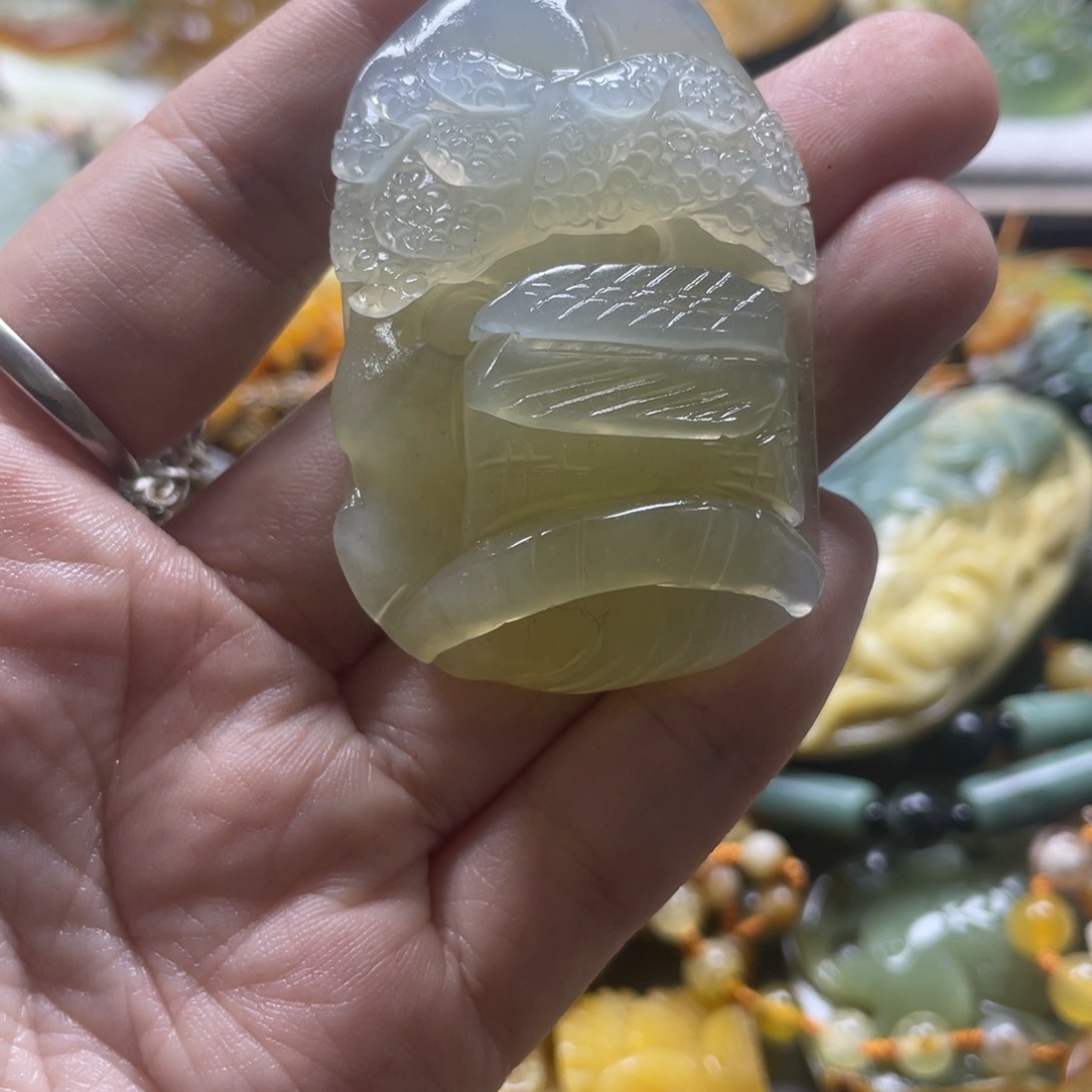 蛇纹石玉颈饰未镶嵌
