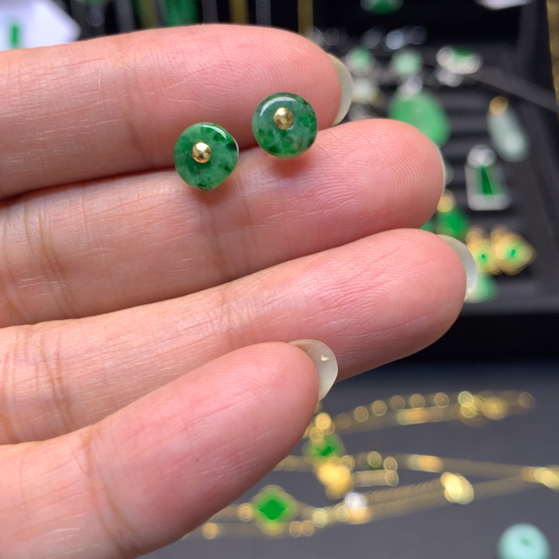 翡翠18K金镶嵌颈饰一对