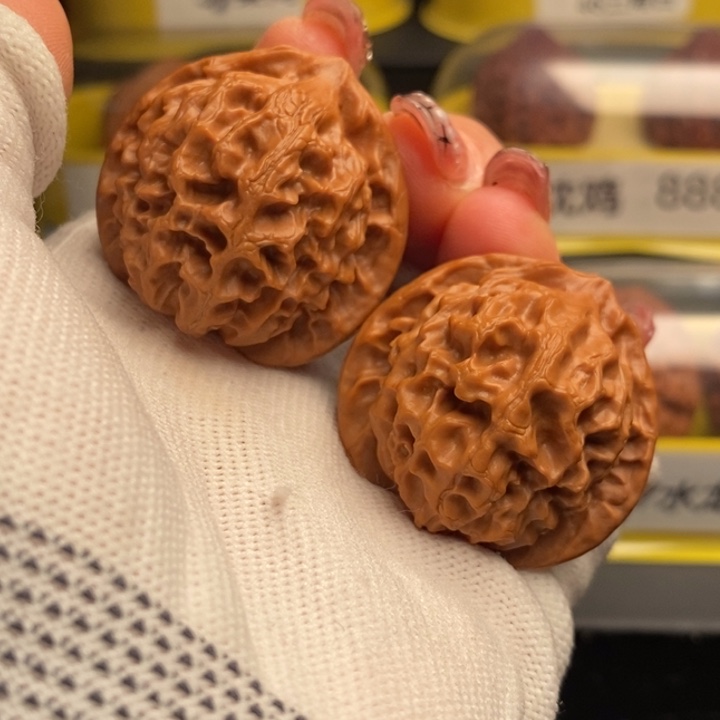 38龙鳞纹文玩核桃把件