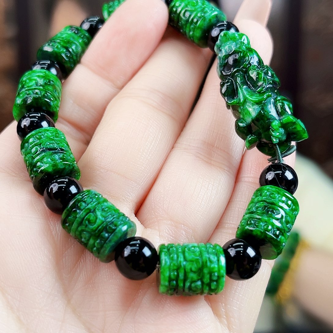 翡翠未镶嵌颈饰手链