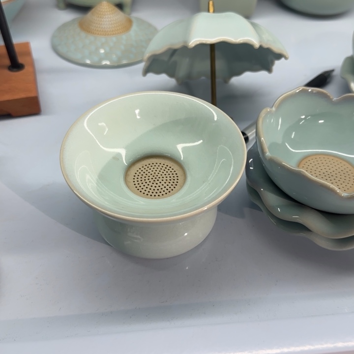 微瑕天青圆口茶漏