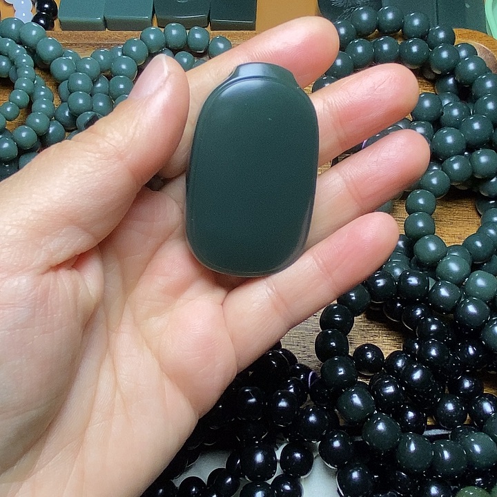 和田玉（糖玉）未镶嵌颈饰和田玉青海格尔木深蓝牌子