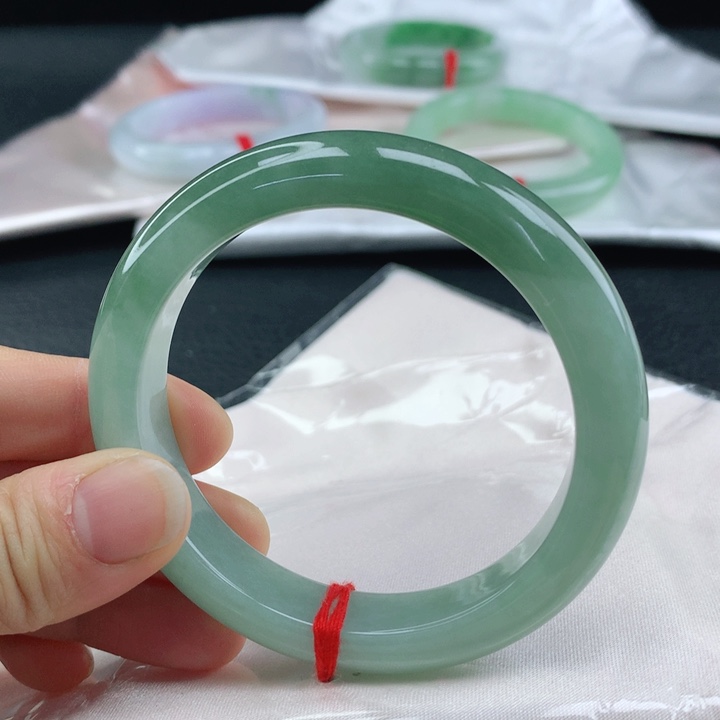 翡翠手镯未镶嵌57+半山水翡翠手镯