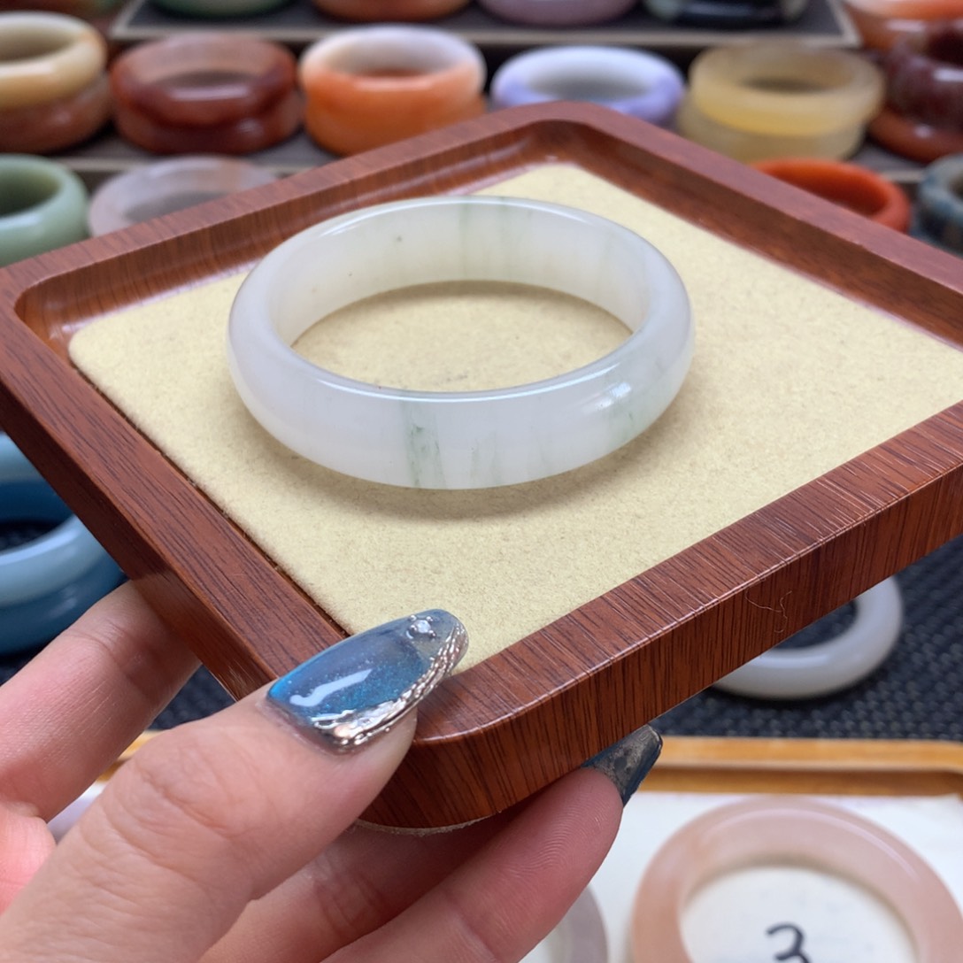 石英质玉手镯未镶嵌