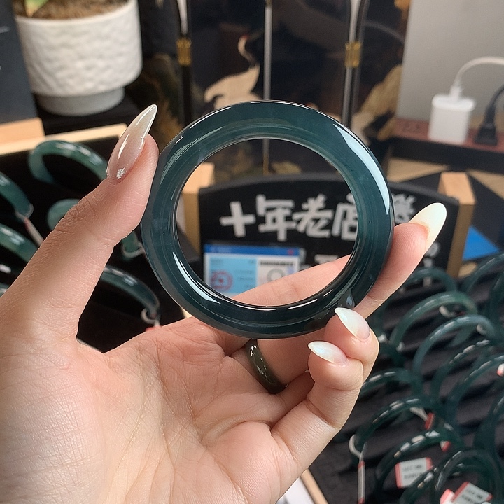翡翠手镯未镶嵌尔*尔50-51圈口