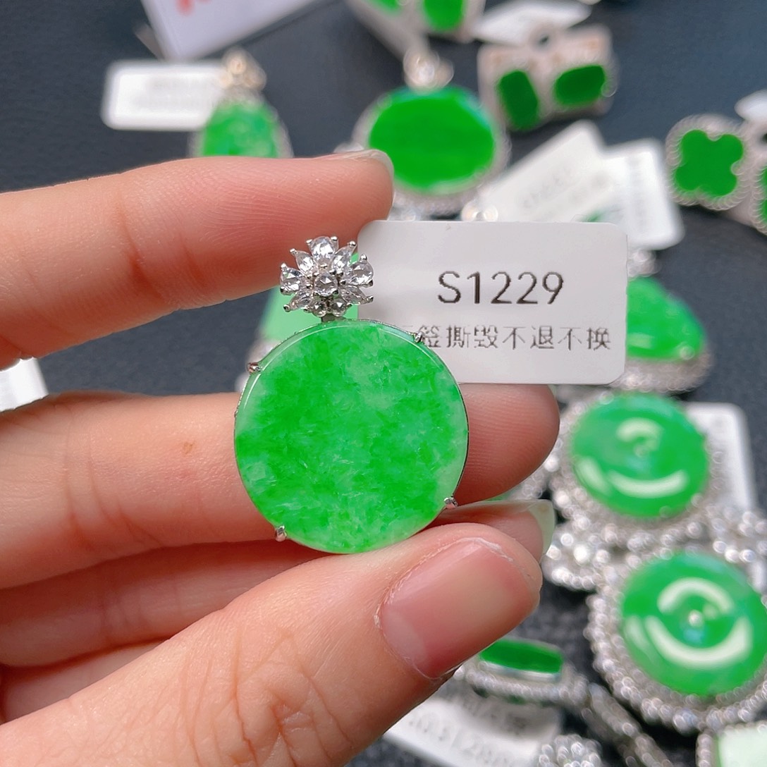 【闪购商品】翡翠吊坠(不含链)银S925镶嵌福**多