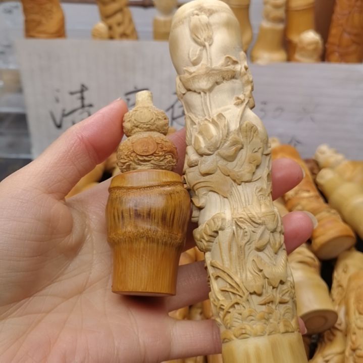 晓***3竹红皮料子浮雕荷花葫芦