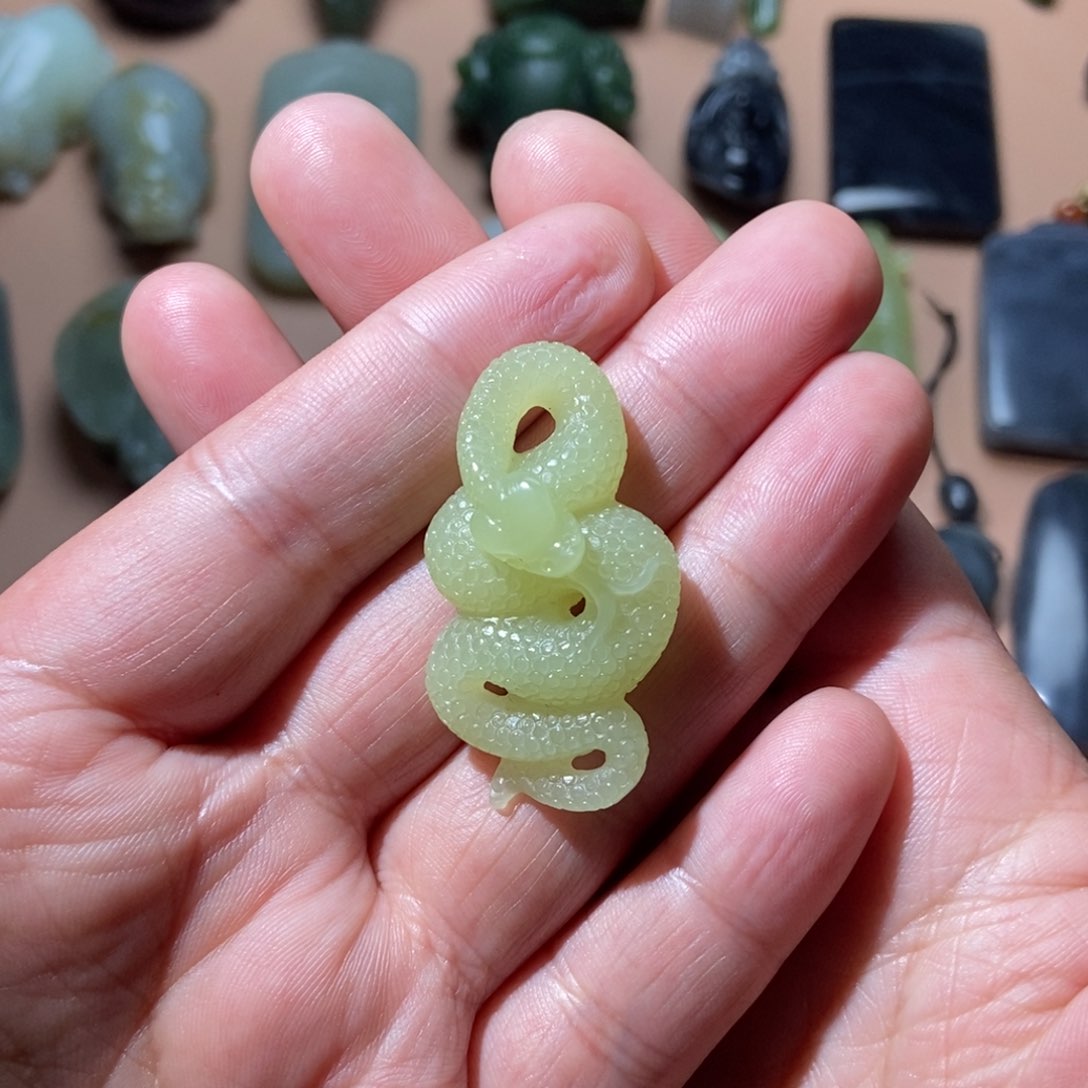 和田玉颈饰未镶嵌定制