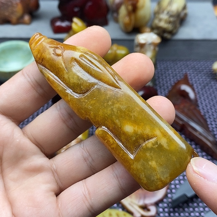 蛇纹石玉未镶嵌颈饰