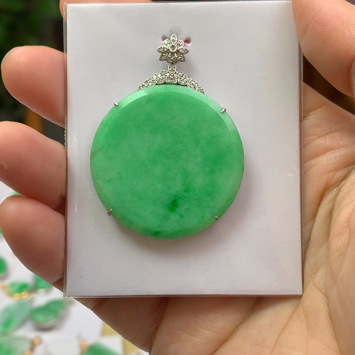 翡翠颈饰18K金镶嵌翡翠翡翠吊坠