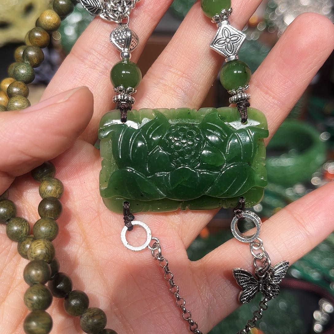 颈饰未镶嵌和田玉（糖玉）