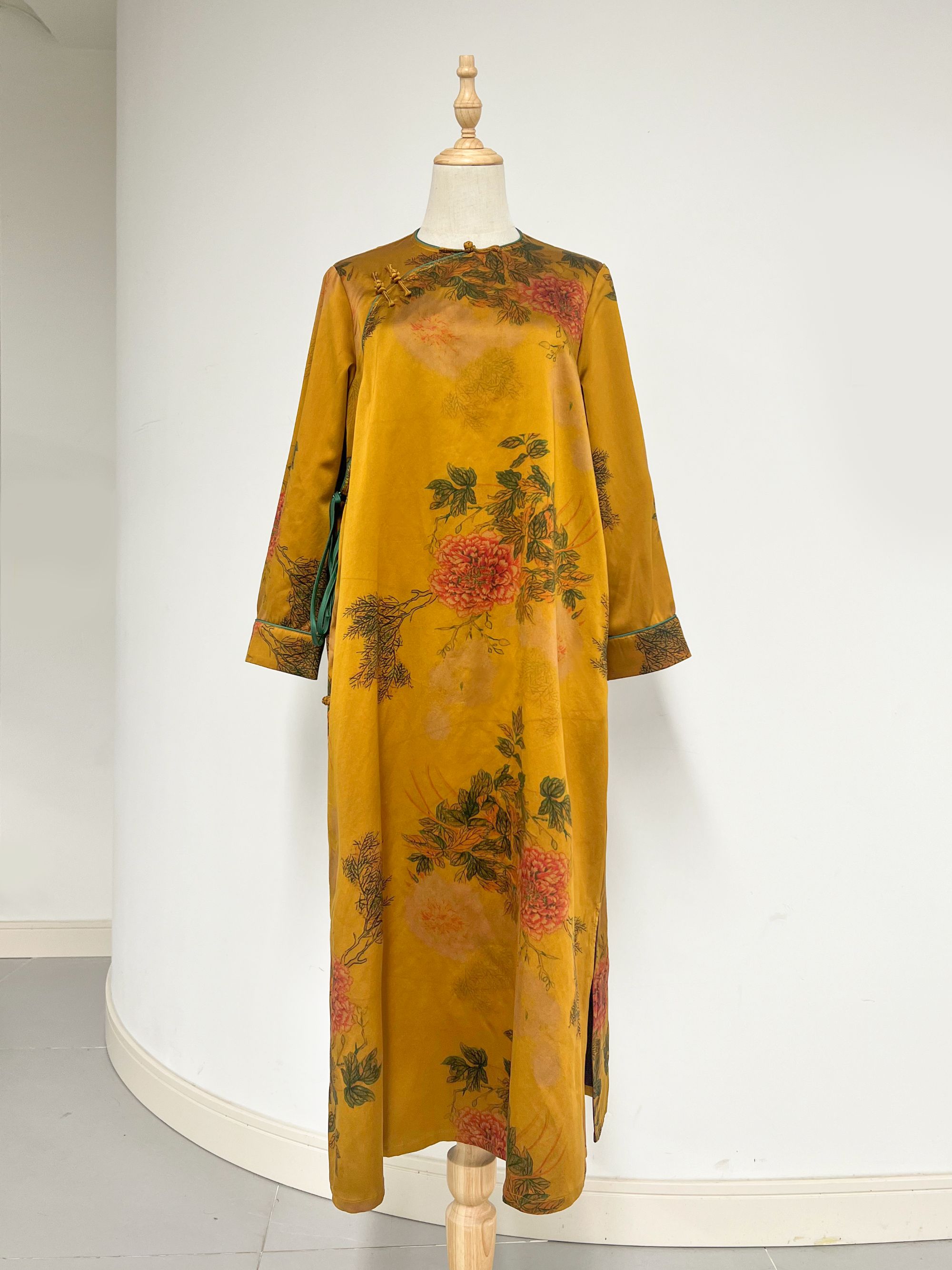 【十三郎】2025春季新款新中式新款重锻印花中襟袍子242161