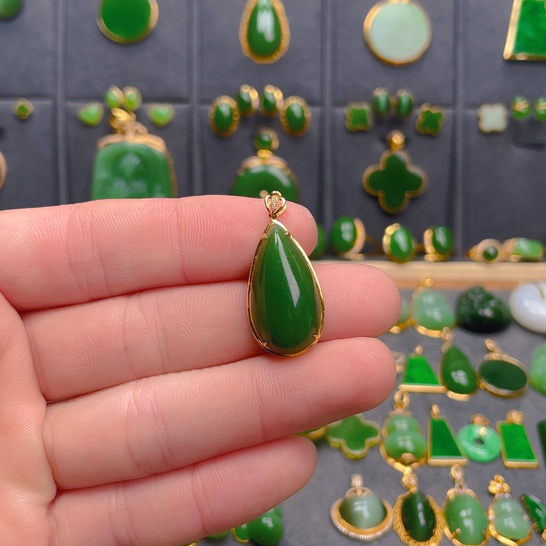和田玉（碧玉）18K金镶嵌吊坠(不含链)