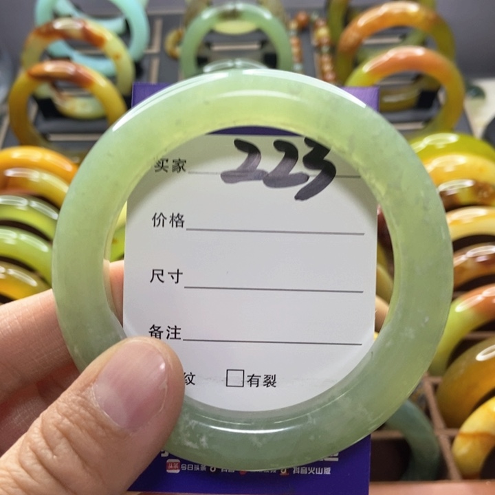 蛇纹石玉手镯未镶嵌是*