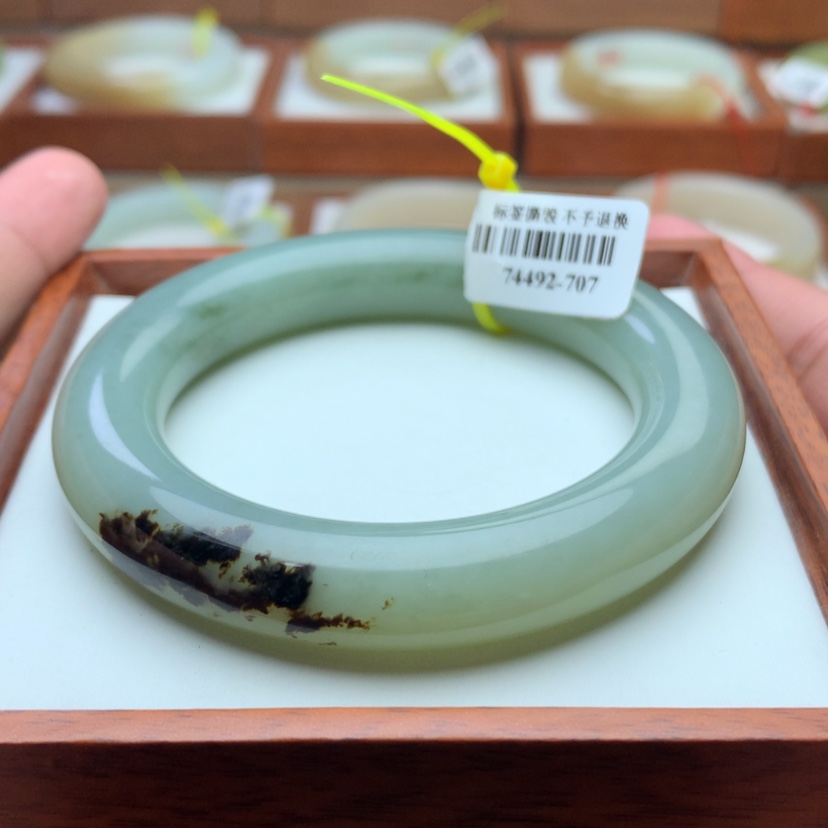 【闪购商品】和田玉手镯未镶嵌5556