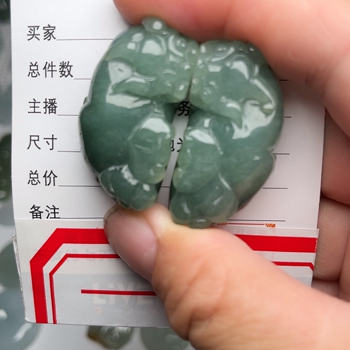 翡翠未镶嵌颈饰貔貅