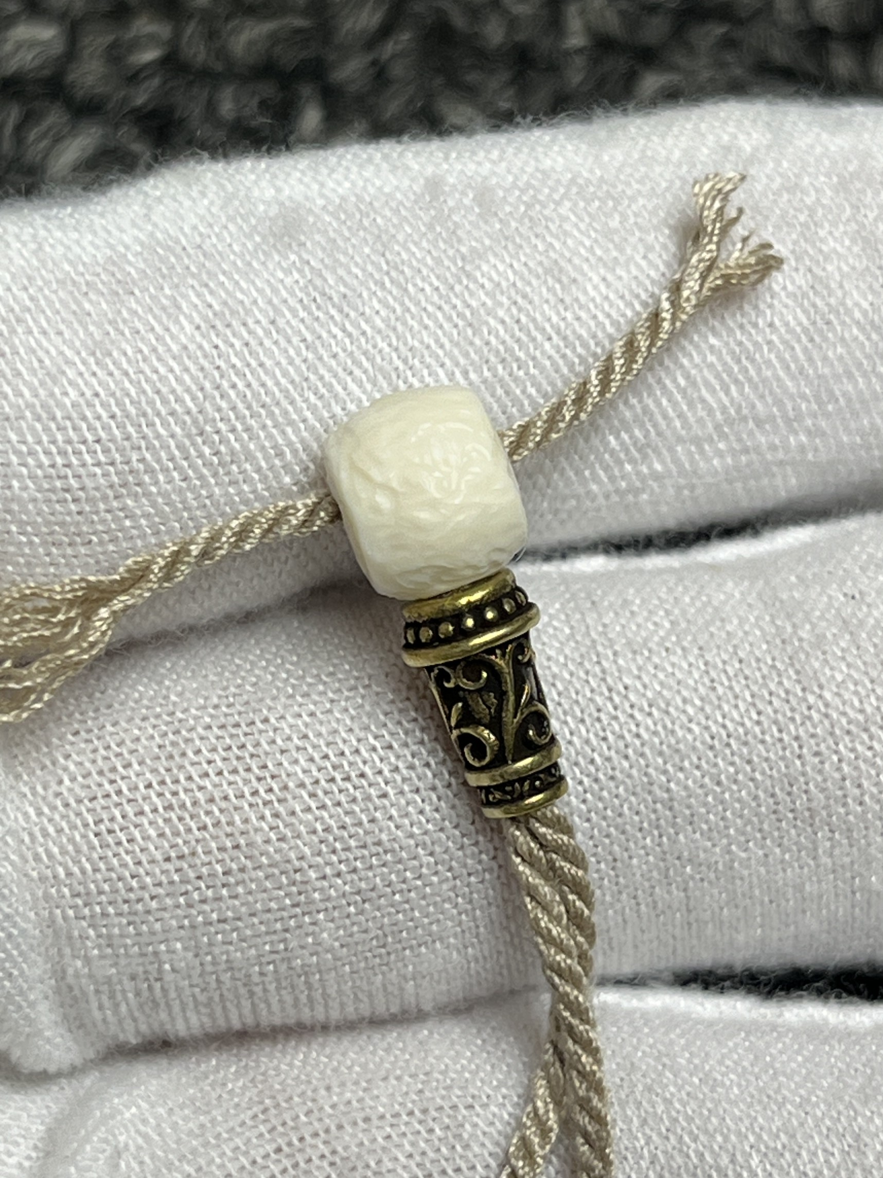 8mm*7mm左右天然猛犸牙手工锤纹直切三通小尺寸柏香星月文玩配饰