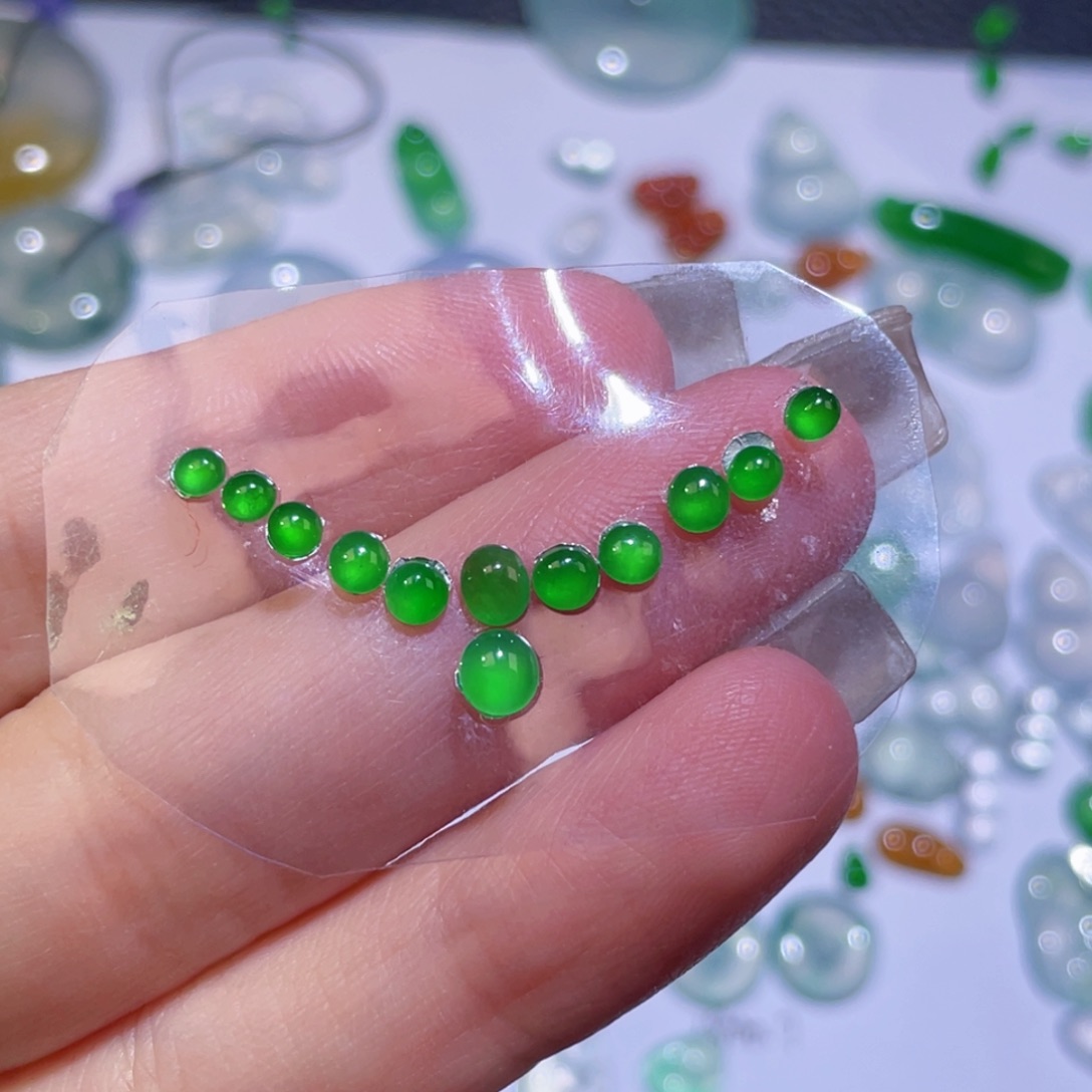 翡翠未镶嵌颈饰裸石