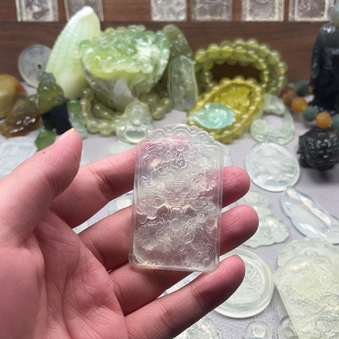 蛇纹石玉颈饰未镶嵌小*炮