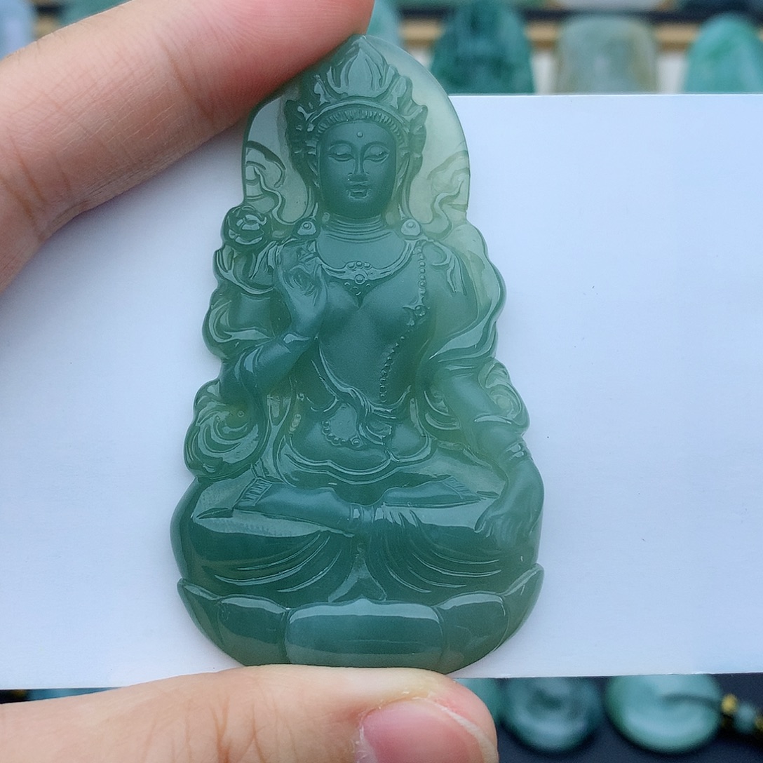 翡翠未镶嵌颈饰度母