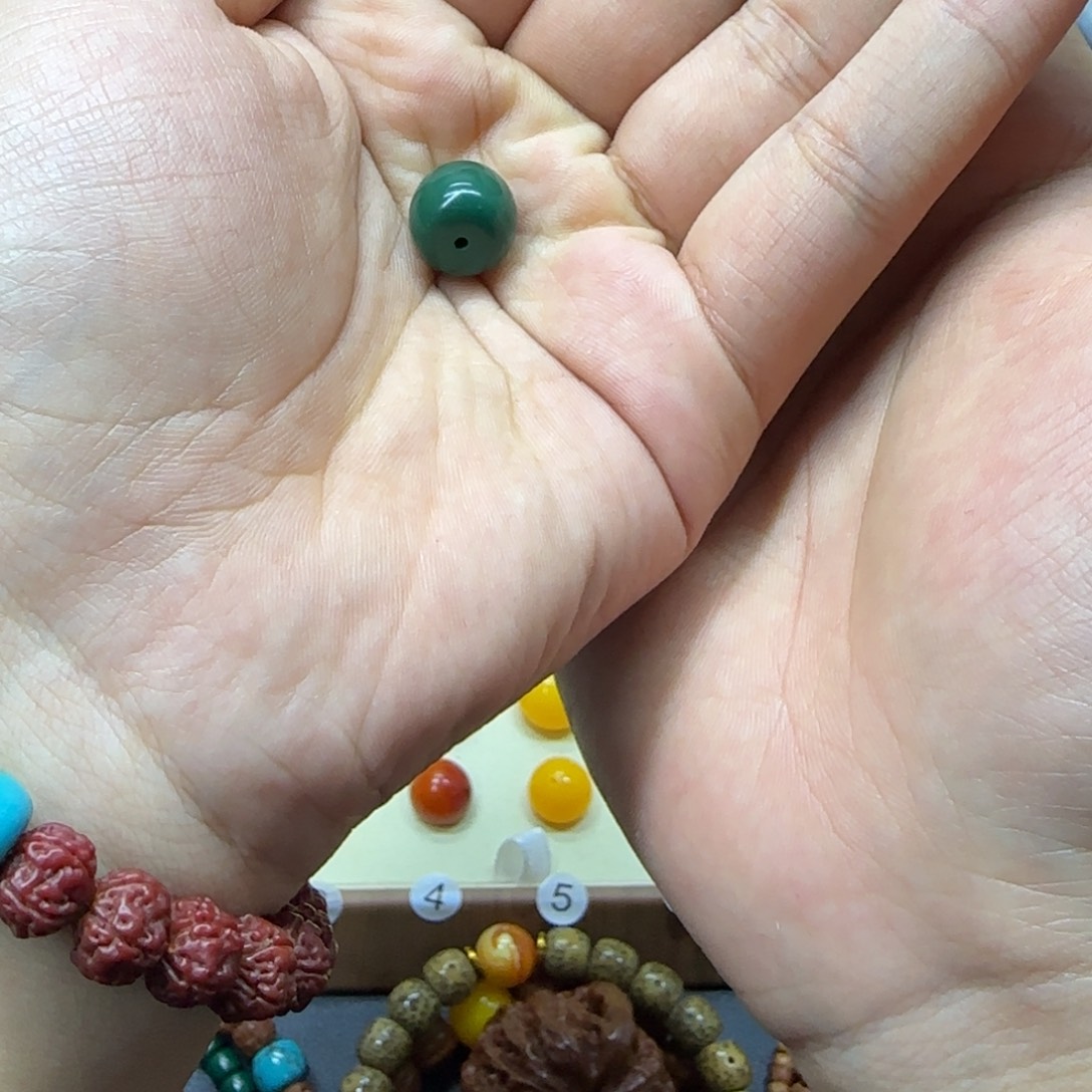 琥珀未镶嵌裸石….