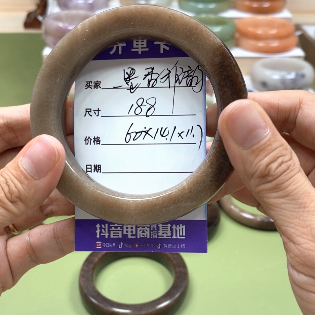 *****未镶嵌手镯石英岩玉
