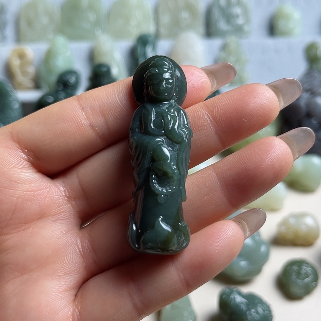 和田玉未镶嵌把件