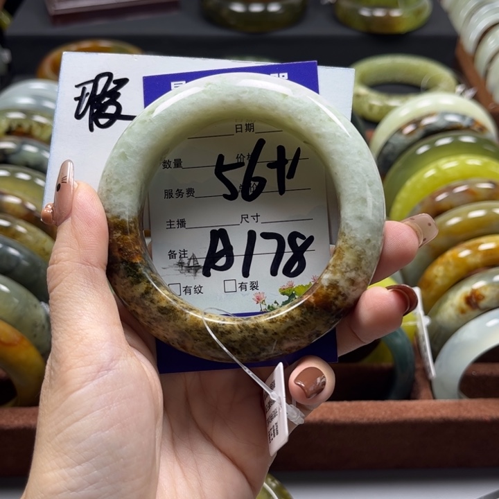 蛇纹石玉手镯未镶嵌