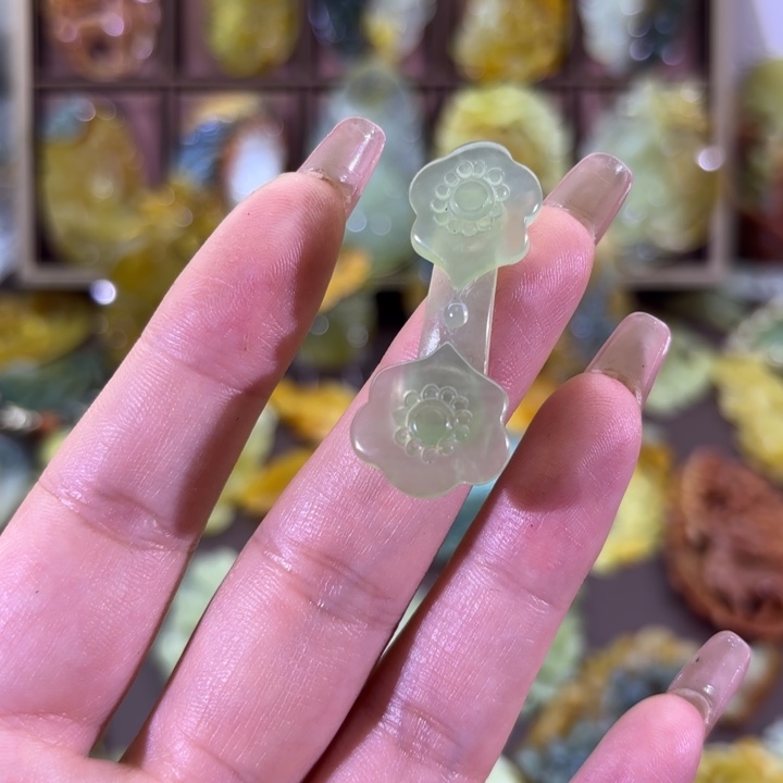 未镶嵌蛇纹石玉颈饰鱼*