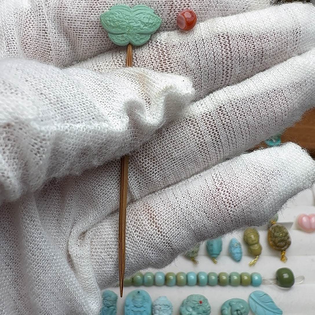 晓***宇南红玛瑙未镶嵌颈饰蝴蝶