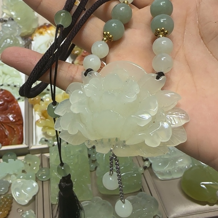 蛇纹石玉吊坠未镶嵌