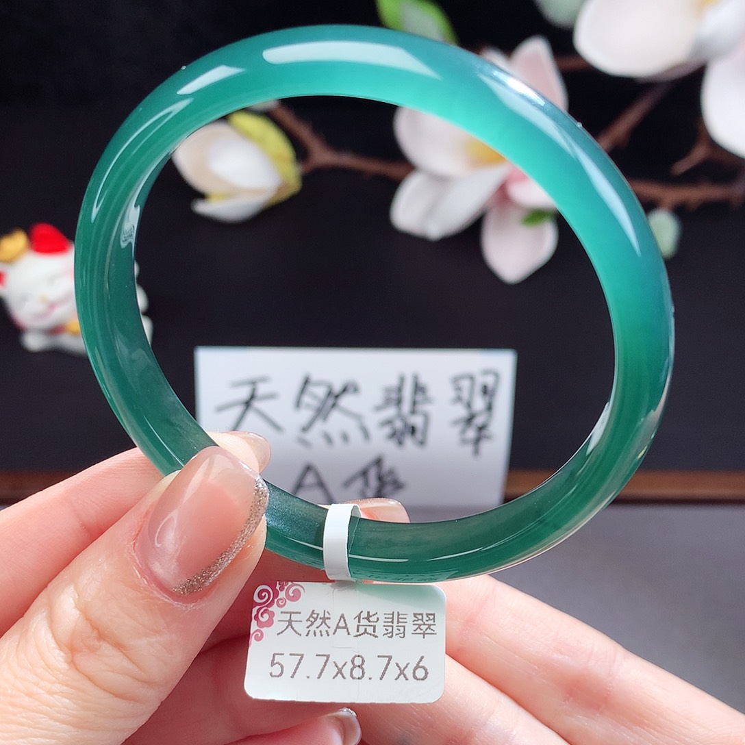 翡翠手镯（圆镯）未镶嵌