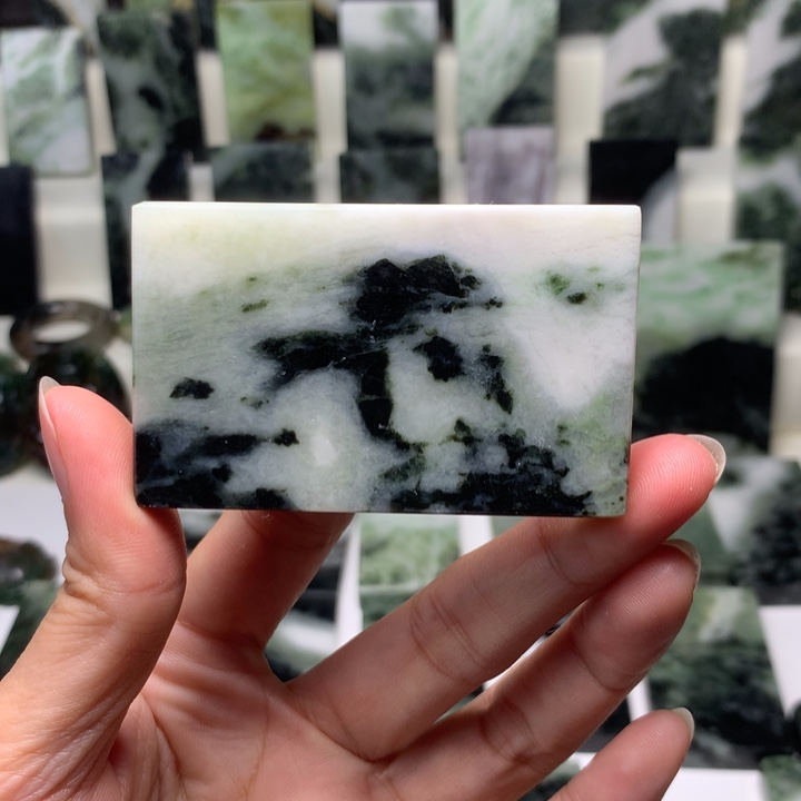 独山玉颈饰未镶嵌