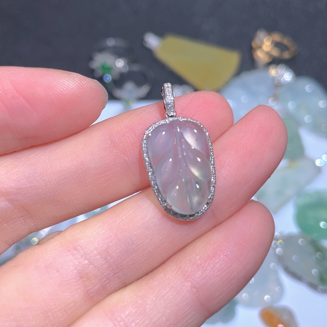 翡翠颈饰18K金镶嵌翡翠