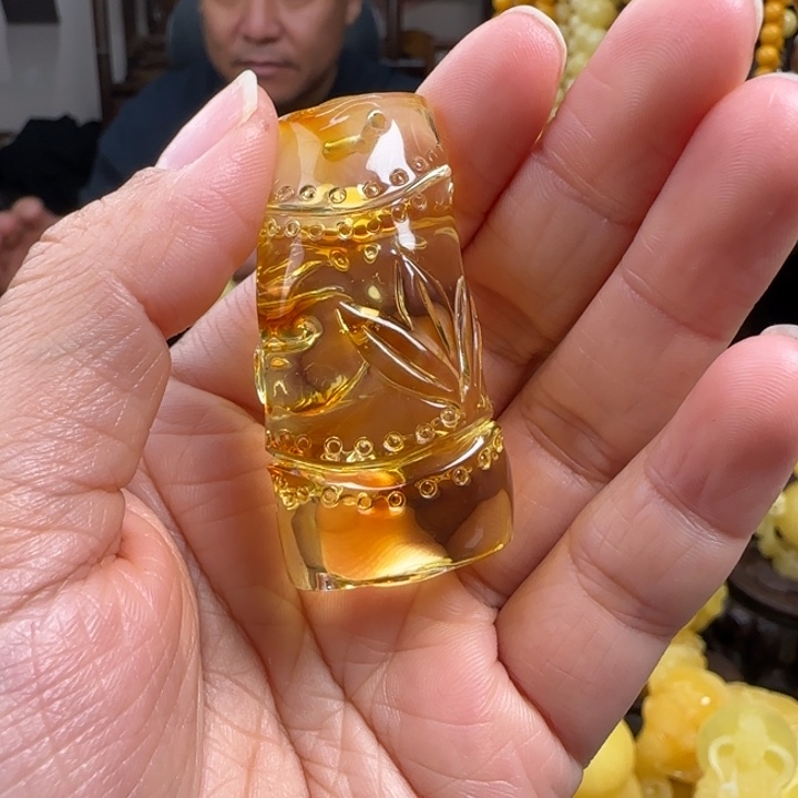 琥珀珠宝奇石未镶嵌