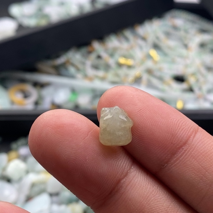 鱼***狗翡翠未镶嵌吊坠(不含链)