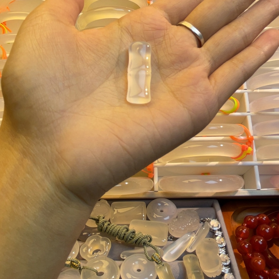 玛瑙/玉髓未镶嵌吊坠(赠链)