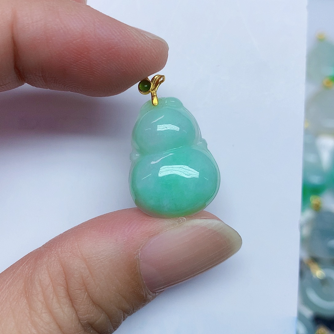 翡翠未镶嵌颈饰3567887