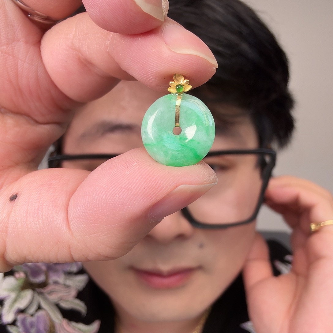 翡翠18K金镶嵌颈饰一件