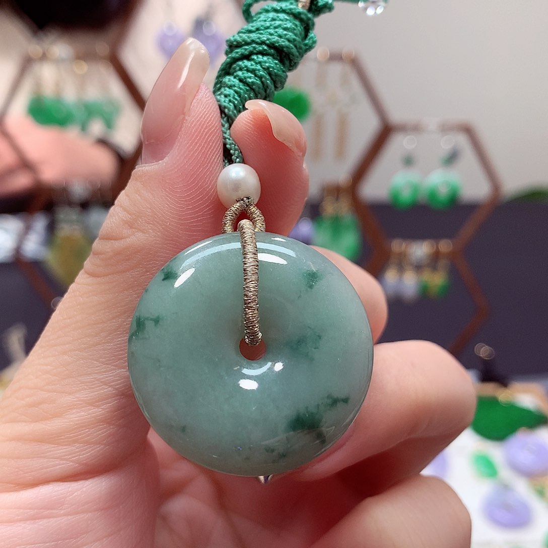 翡翠颈饰未镶嵌天然翡翠