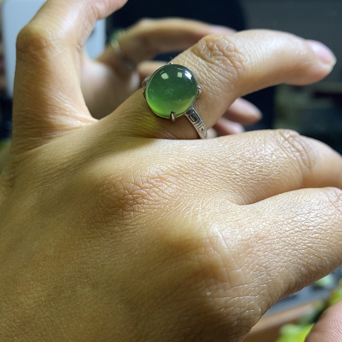 岫玉未镶嵌戒指一个