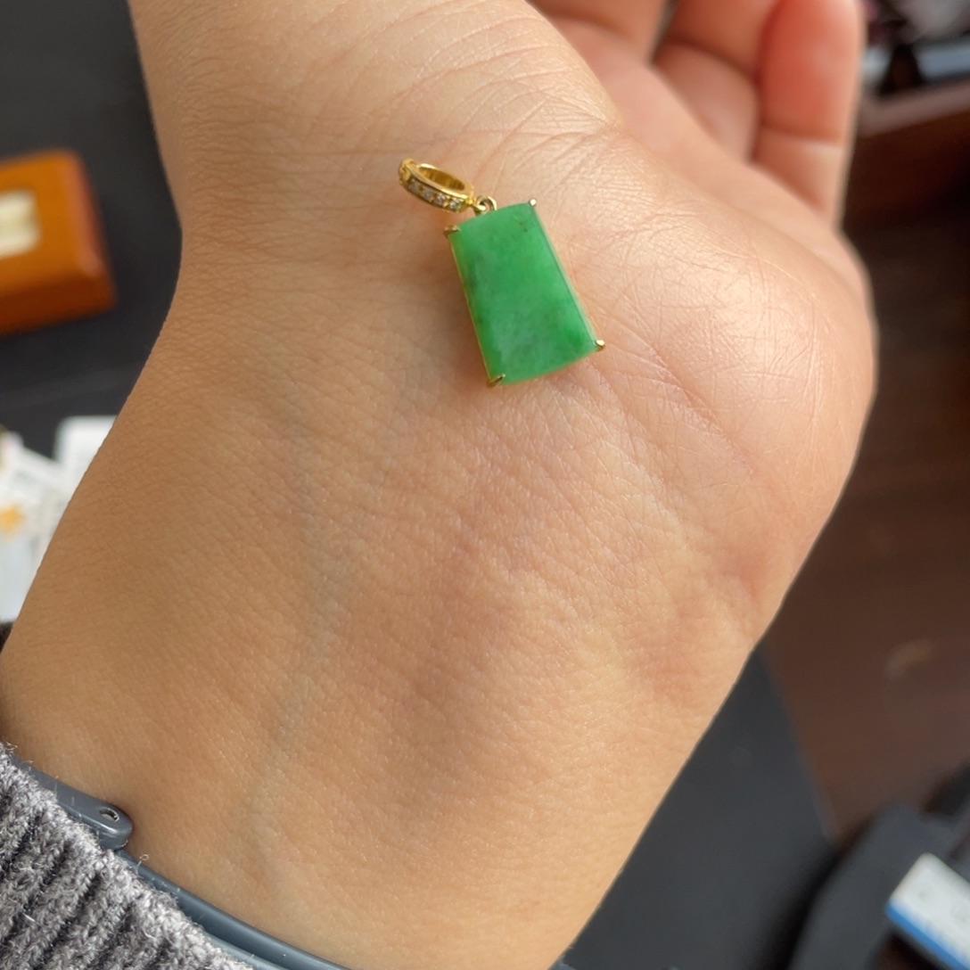 翡翠18K金镶嵌颈饰牌