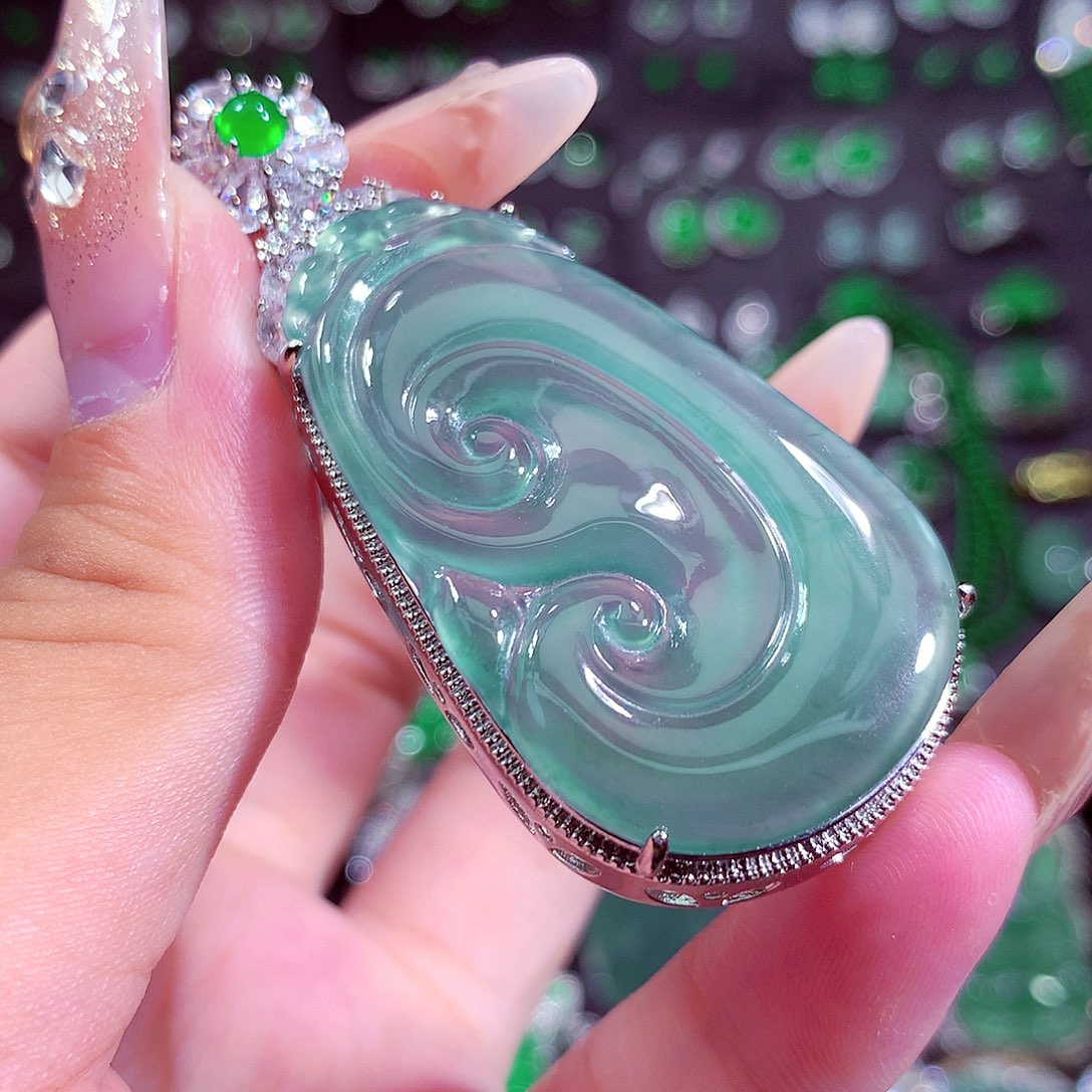 翡翠未镶嵌颈饰挂件