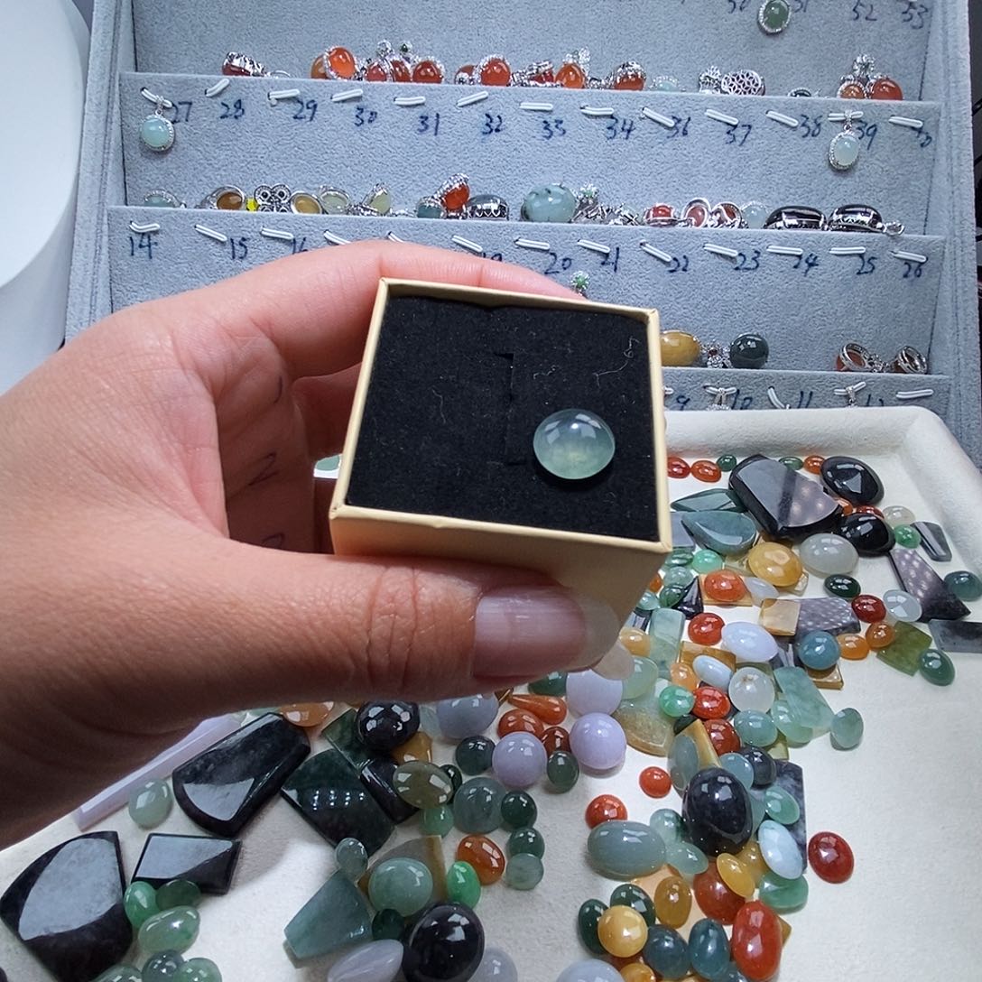 韩***儿翡翠未镶嵌戒指缅甸