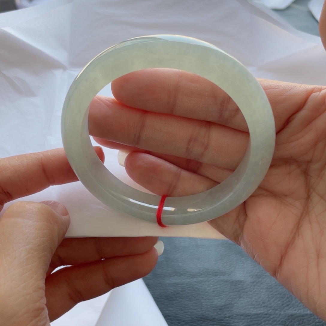 翡翠手镯未镶嵌翡翠手镯