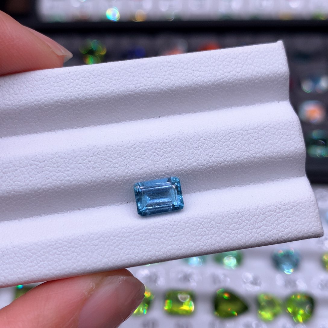 海蓝宝石裸石未镶嵌