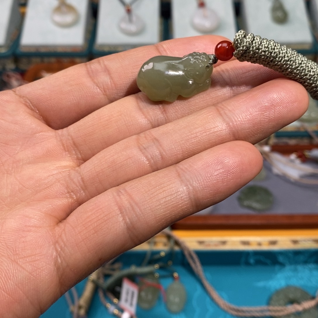 和田玉颈饰未镶嵌