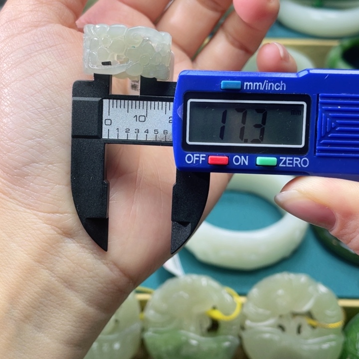 和田玉手镯54圈口 编号65未镶嵌