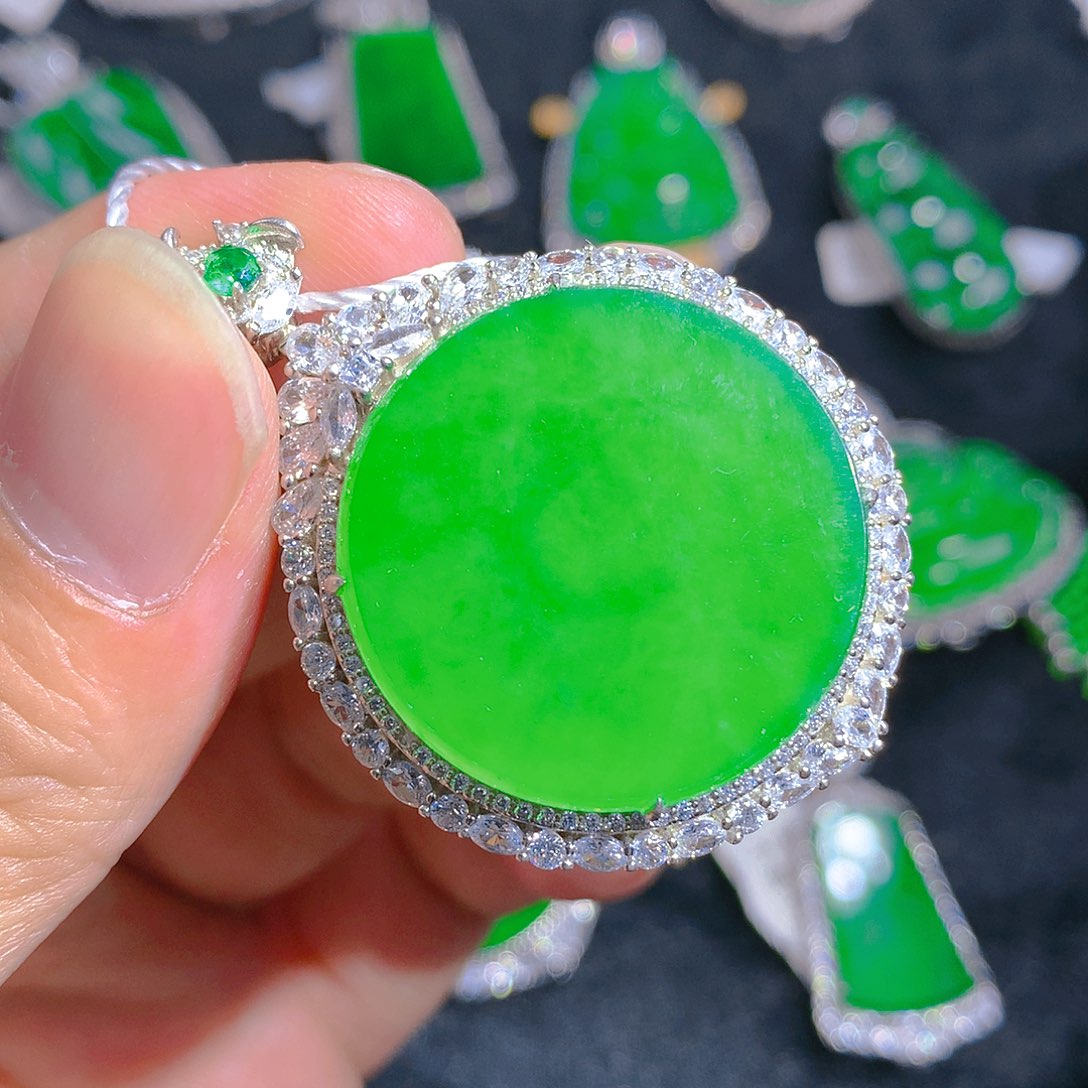 翡翠颈饰银S925镶嵌吊坠