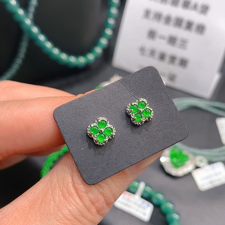 翡翠手链未镶嵌。。。